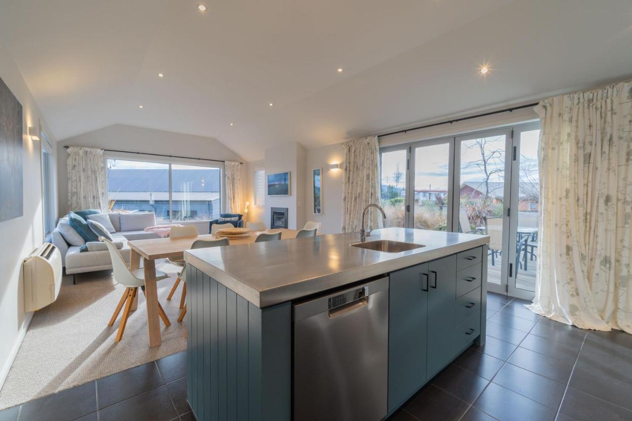 Southland Sounds - Te Anau Holiday Home Extérieur photo