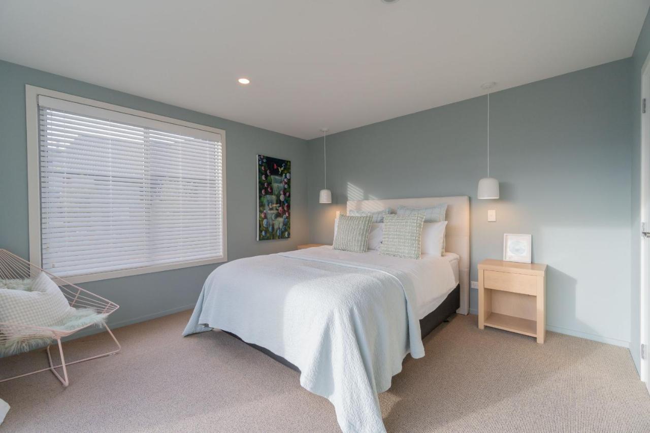 Southland Sounds - Te Anau Holiday Home Extérieur photo