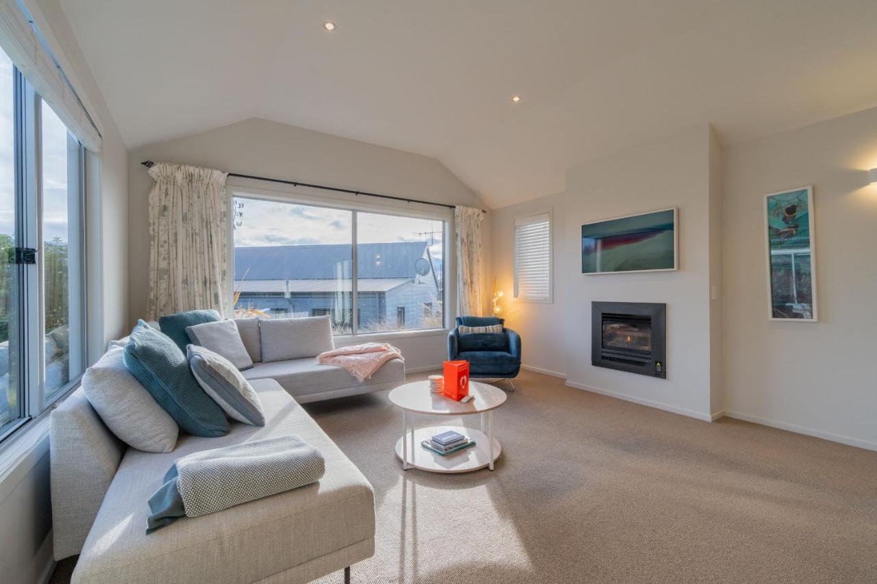 Southland Sounds - Te Anau Holiday Home Extérieur photo
