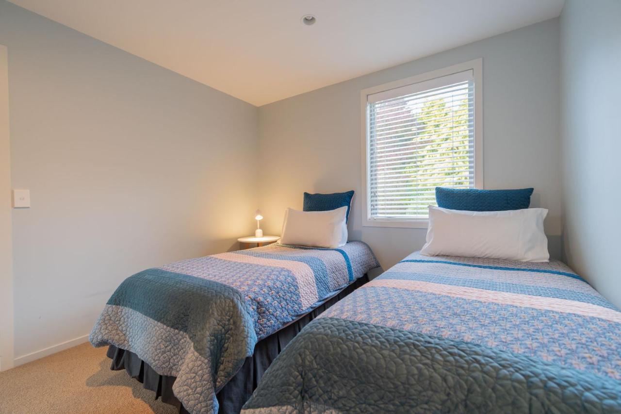 Southland Sounds - Te Anau Holiday Home Extérieur photo