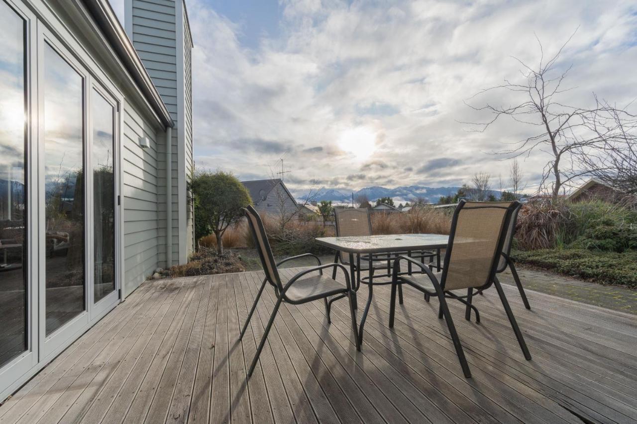 Southland Sounds - Te Anau Holiday Home Extérieur photo