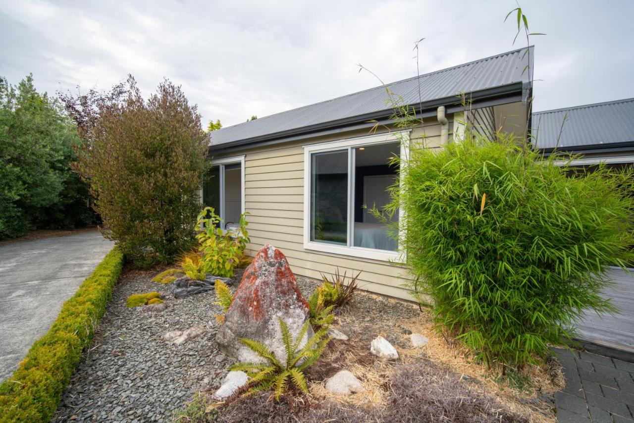 Southland Sounds - Te Anau Holiday Home Extérieur photo