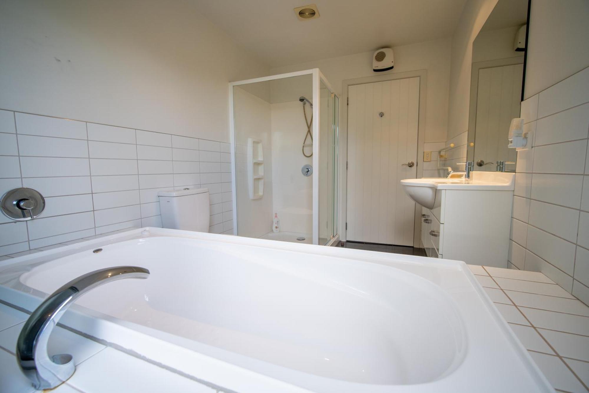 Southland Sounds - Te Anau Holiday Home Extérieur photo