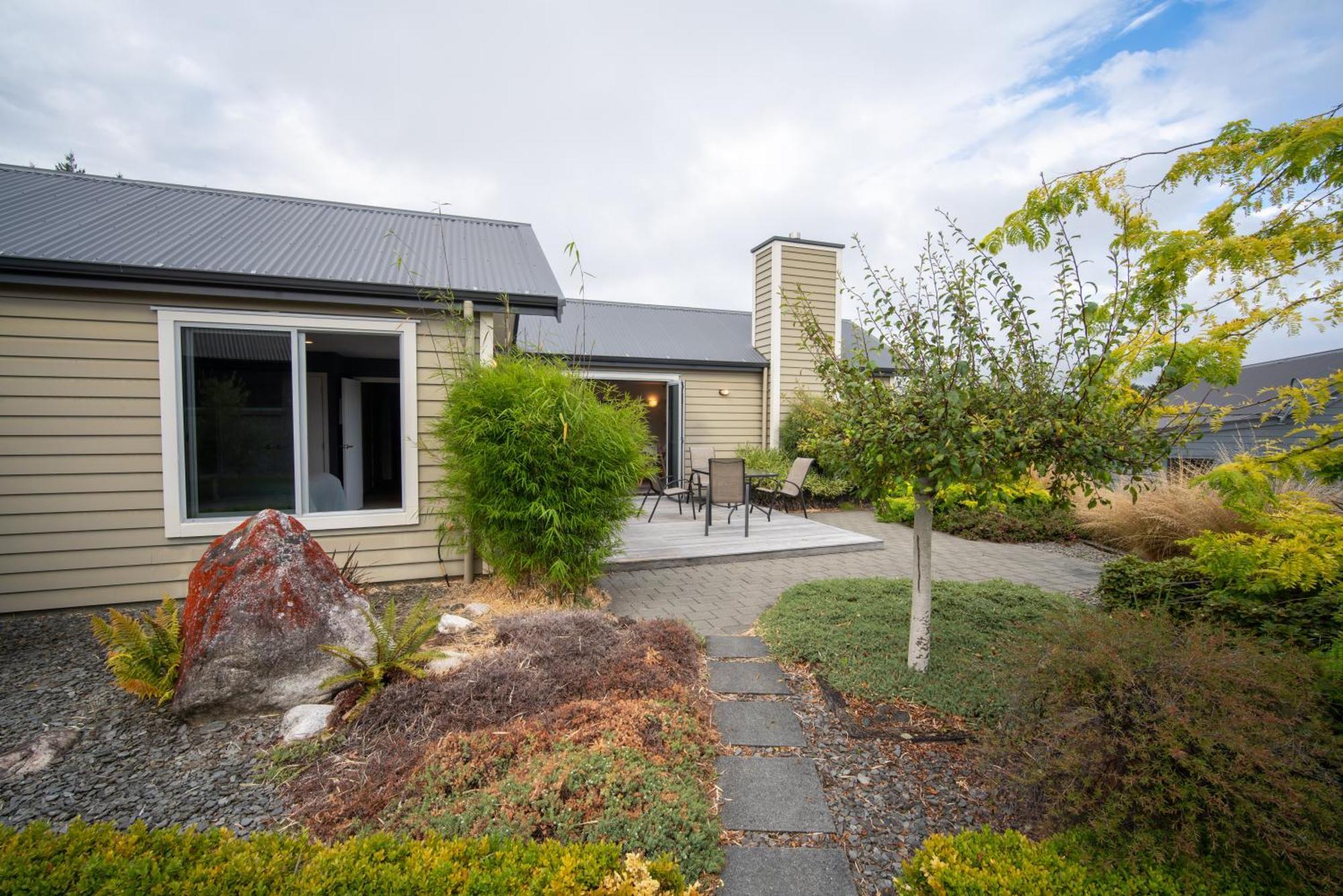 Southland Sounds - Te Anau Holiday Home Extérieur photo